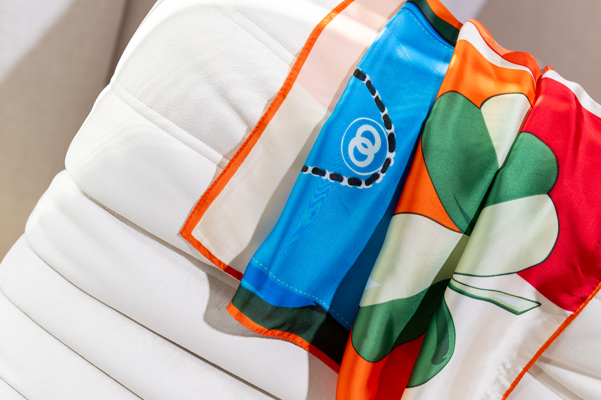 Stylowa chusta Elegancka Mix pięknych wzorów 70x70 cm - obrazek 20