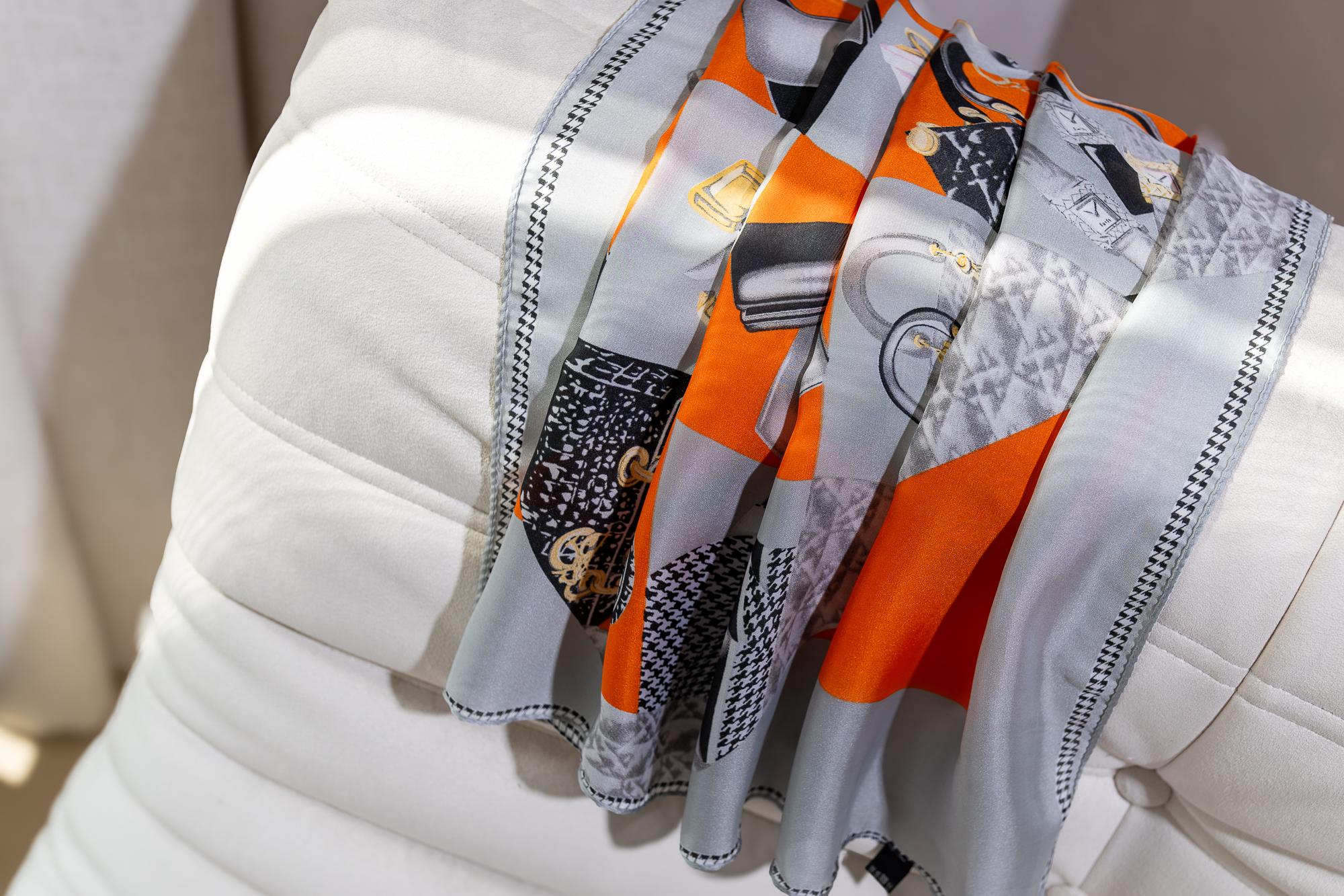 Stylowa chusta Elegancka Mix pięknych wzorów 70x70 cm - obrazek 21